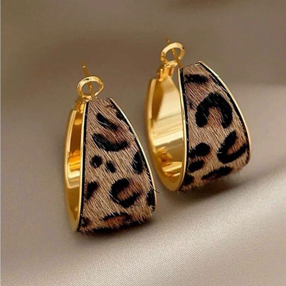 ✨NEW Hypoallergenic Gold & Leopard Hoop Earrings - Picture 6 of 7